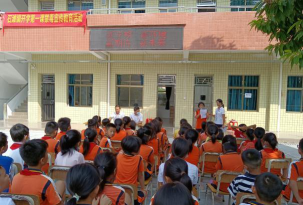 广州市增城区石滩镇碧江小学阅读区