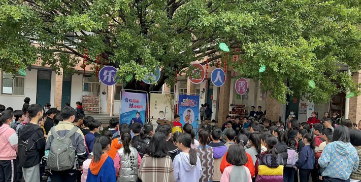台中市太平区新光国民小学阅读区