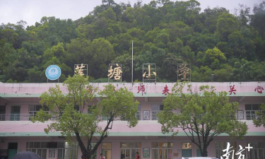 莲塘镇里鱼小学阅读区