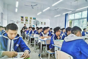 绵阳理工学校阅读区
