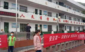 宜章县赤石乡中心小学阅读区