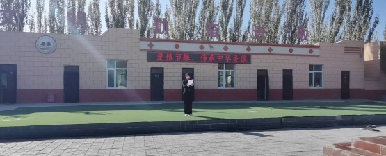 疏附县英吾斯坦乡中学阅读区