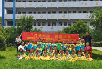 油市镇儒林小学阅读区