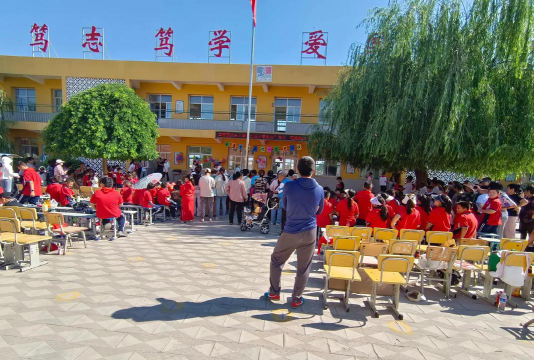 复和乡中心小学校阅读区
