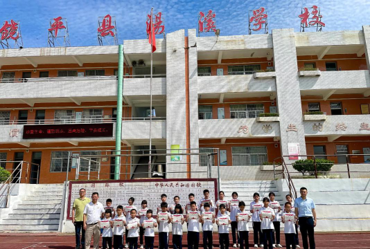 惠东县平海鹧洞小学阅读区