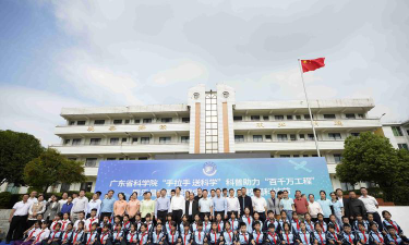 乐昌市廊田镇岩前小学阅读区