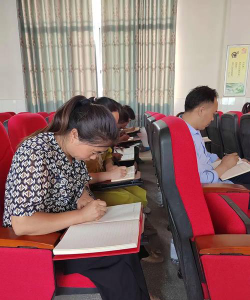 龙海镇中心小学阅读区