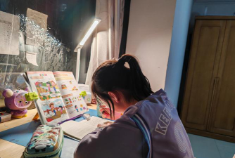 都岭中学阅读区