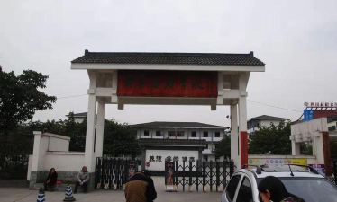 成都郫县安靖镇中学阅读区
