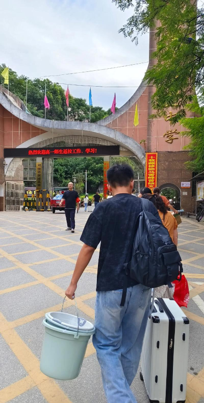 云南玉溪澄江龙街第五中学阅读区