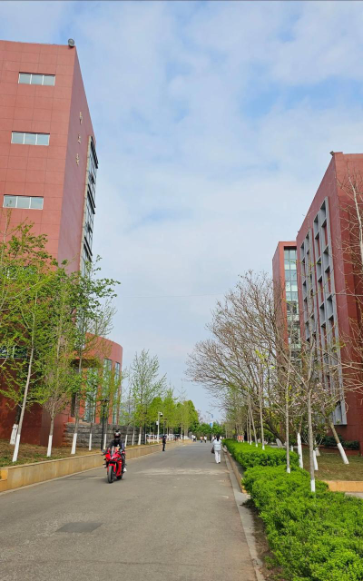 四川省乐山新世纪技工学校阅读区