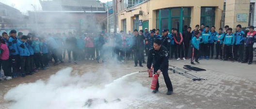 极乐乡中心学校阅读区