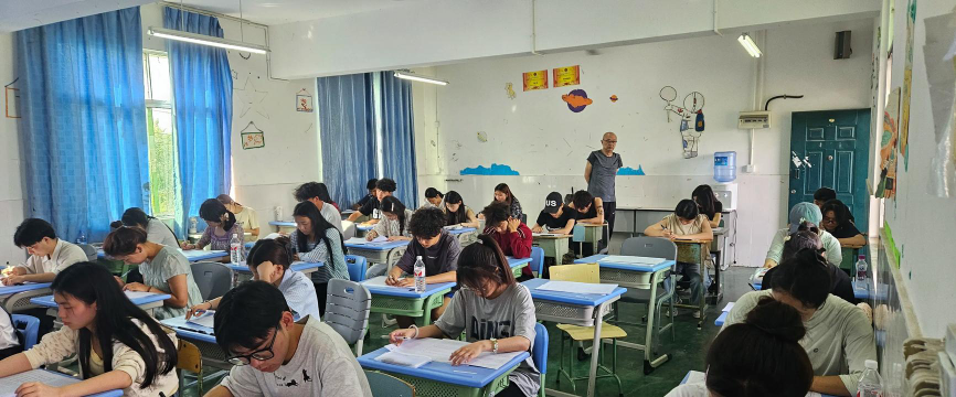 绵阳艺术学校阅读区