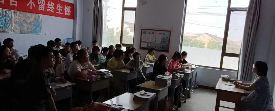 会宁县老君坡乡谢岔初级中学阅读区
