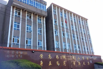 新平县平甸一中阅读区