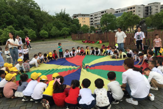 英德市明迳镇爱群幼儿园阅读区