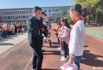 沱江镇一小学阅读区