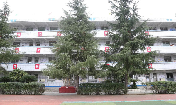 保山市隆阳区板桥中学阅读区