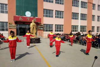 遵化市刘备寨乡中学阅读区