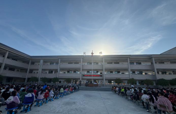 芦坪中心完小阅读区