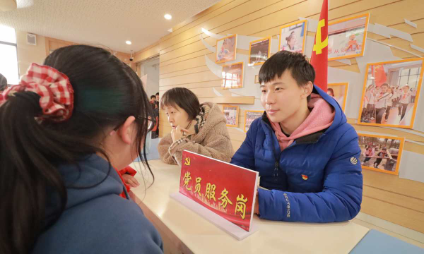 上海宝山区江湾中心校阅读区
