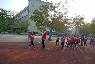 温泉镇第二中心小学阅读区