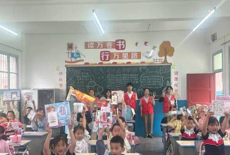多福顿乡九年一贯制学校阅读区