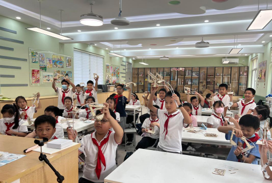 上海虹口区凉城第四小学阅读区