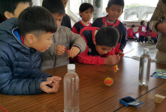 桃园县平镇市文化国民小学阅读区