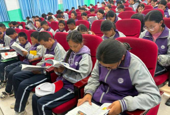 甘德县初级民族中学阅读区