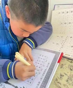 二酉乡中心小学阅读区