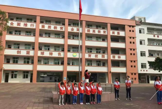 鳌头镇中心小学阅读区