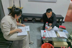 卢峰镇警予完小阅读区