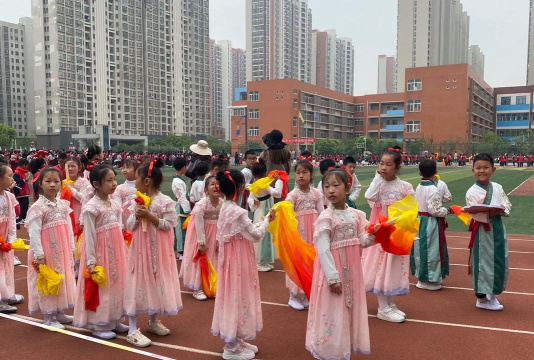 秦皇岛市第十三中学阅读区