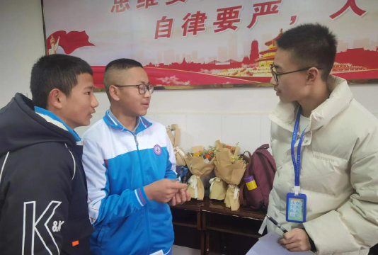 隆阳区瓦渡中学阅读区