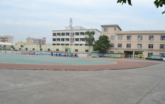 东莞长安培英小学阅读区