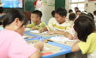 白岩坪小学阅读区