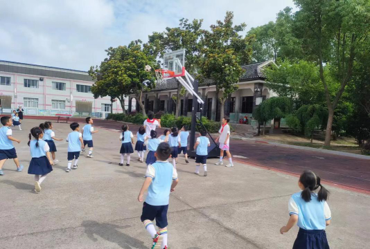 深圳市宝安区沙井街道壆岗小学阅读区
