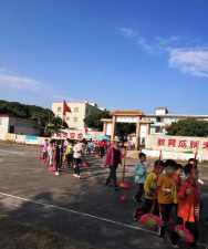 高州市根子镇根子中心学校到湾教学点阅读区