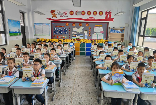广州钟村育英小学阅读区