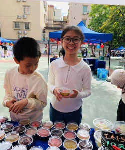 广州何香凝纪念小学阅读区