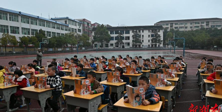 洪江市安江第二完全小学阅读区
