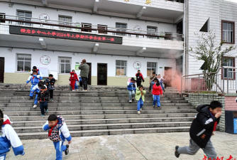 洪江区横岩乡中心小学阅读区