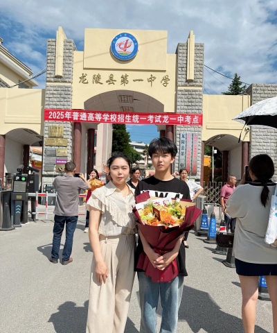 龙陵县天宁初级中学阅读区