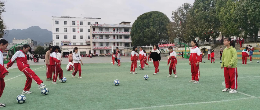 复兴镇中心完小阅读区