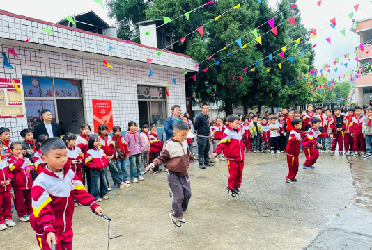 保靖县碗米坡镇中心完小阅读区