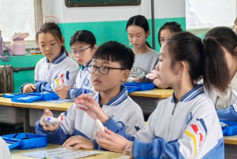 威县贺营中学阅读区