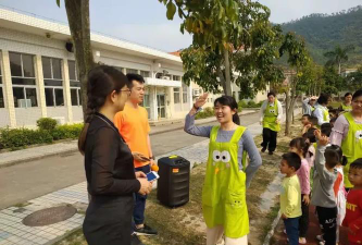 白蕉镇六乡中心小学阅读区