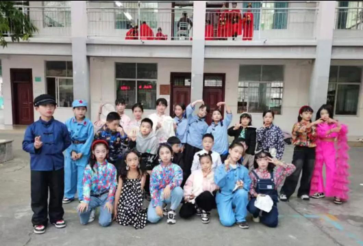 莲洲镇上横中心小学阅读区