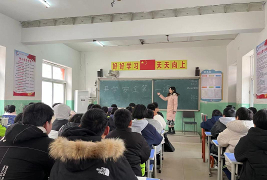 南韩村镇一中阅读区